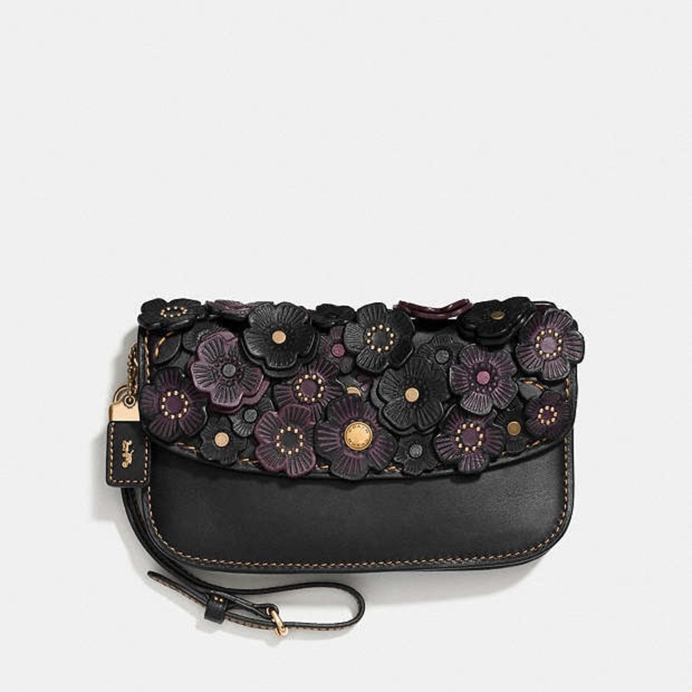 Coach Clutch With Tea Rose in glovetanned leather